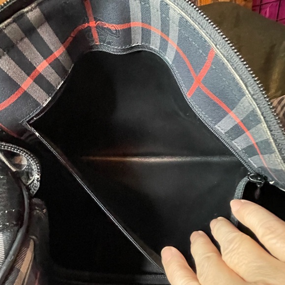 RARE Burberrys Navy Haymarket Plaid Duffle with lock and keys and a luggage tag - Picture 11 of 13